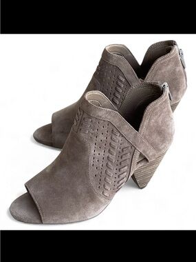 Vince Camuto Ebelin Brown Tan Suede Ankle Booties Sz 8.5 39 Open Toe Cone Heel